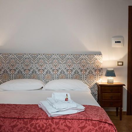 Cabrera House Bed & Breakfast Pozzallo Exterior foto