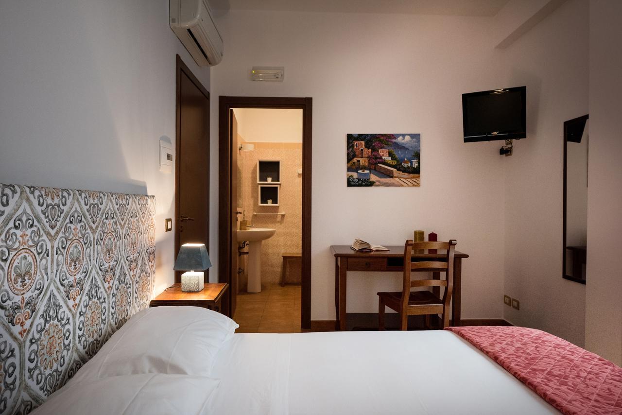Cabrera House Bed & Breakfast Pozzallo Exterior foto