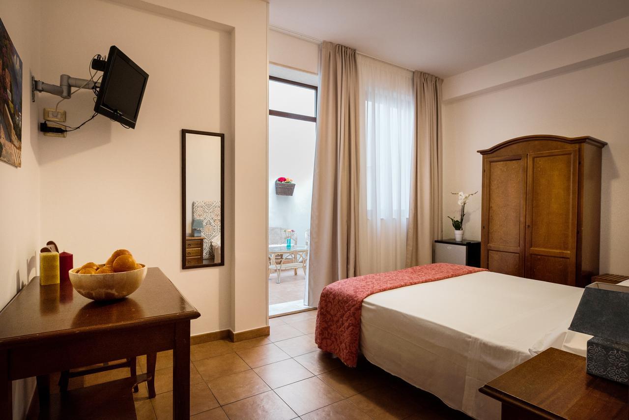 Cabrera House Bed & Breakfast Pozzallo Exterior foto